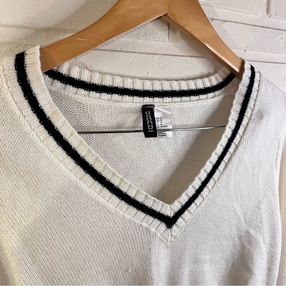 H&M White and Black Cropped Academia Long Sleeve Sweater, Women’s Size Medium - Picture 7 of 7